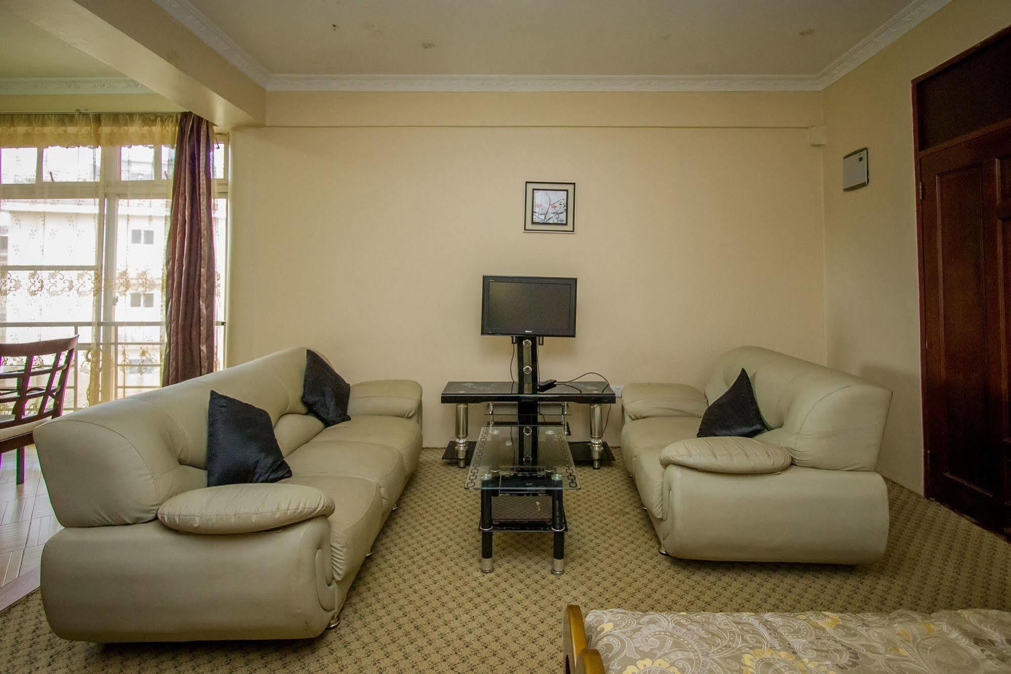 Grand Global Hotel Kampala Esterno foto