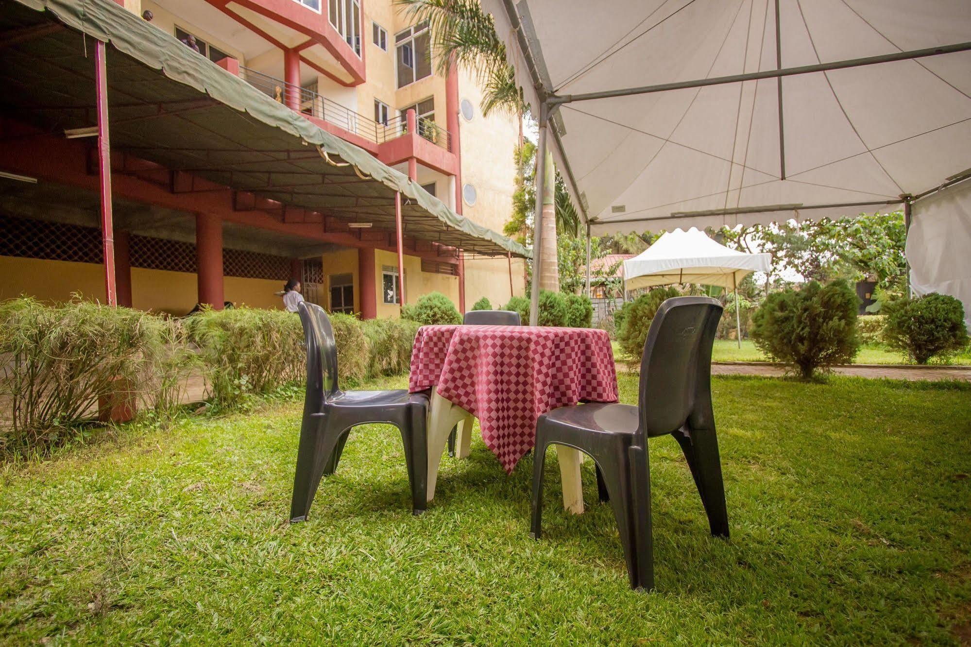 Grand Global Hotel Kampala Esterno foto